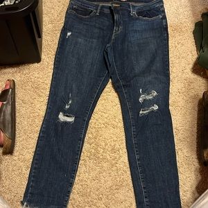 Levi’s 711 skinny I don’t think they were worn ever. Excellent condition